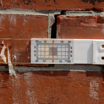 Мониторинг за раскрытием трещин - Мониторинг за осадкой фундаментов зданий "ГЕОЭНЕРГОПРОМ", Екатеринбург